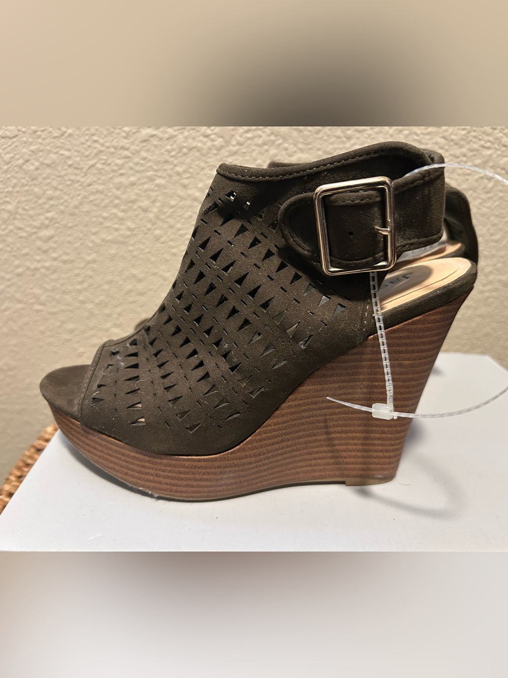 Open-Toe Olive Green Wedge Sandals with Buckle